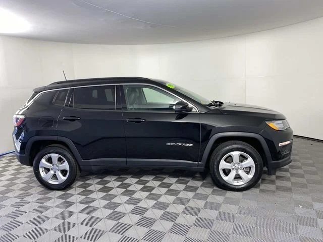 Used 2018 Black Jeep Latitude image 10