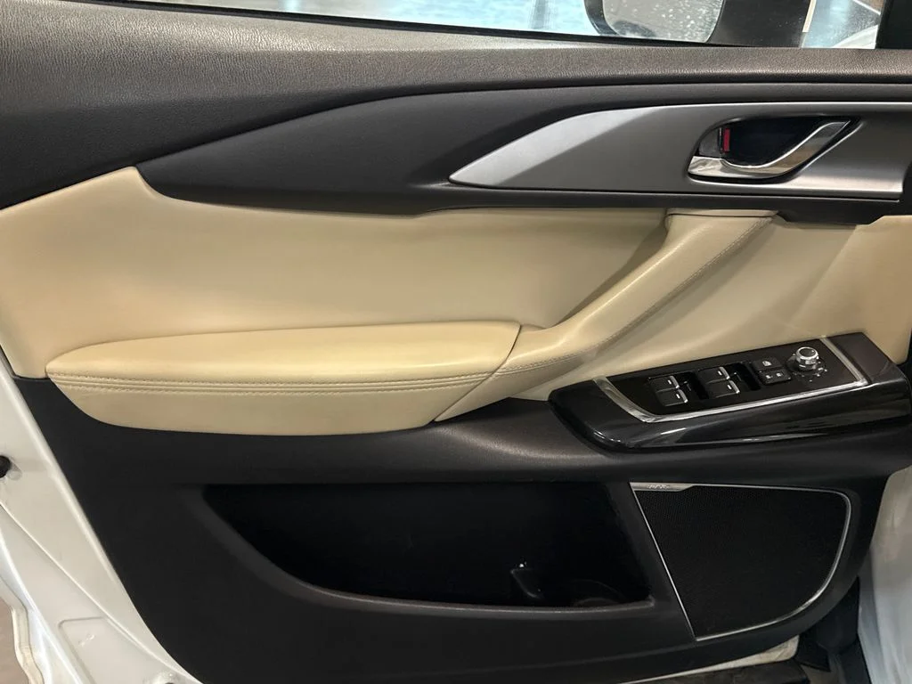 Used 2018 White Mazda Touring image 8