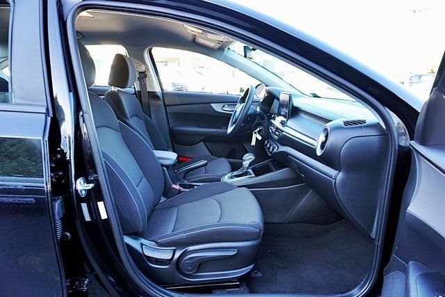 Used 2023 Black Kia LXS image 10