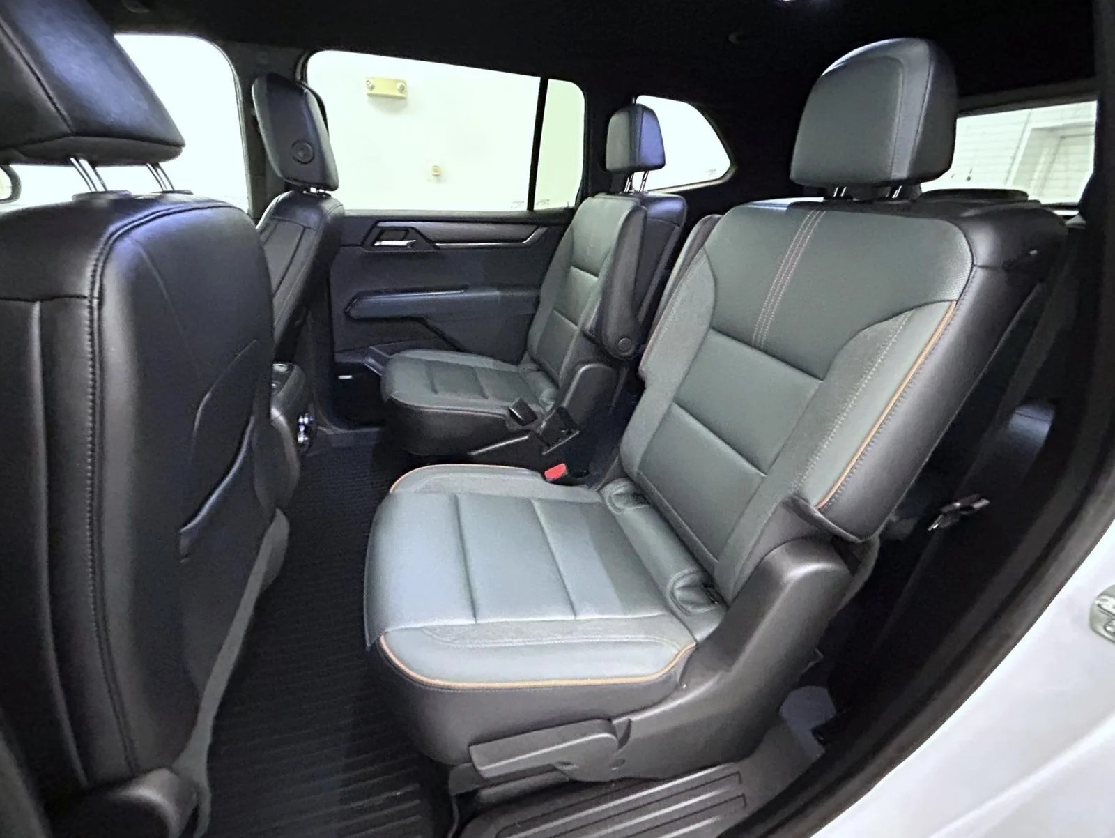 Used 2025 White GMC AT4 image 21
