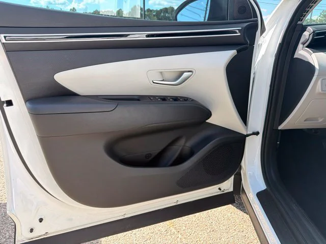 Used 2024  Hyundai SEL image 13
