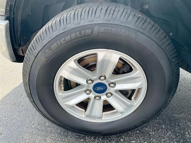 Used 2016 Magnetic Metallic Ford XL image 28
