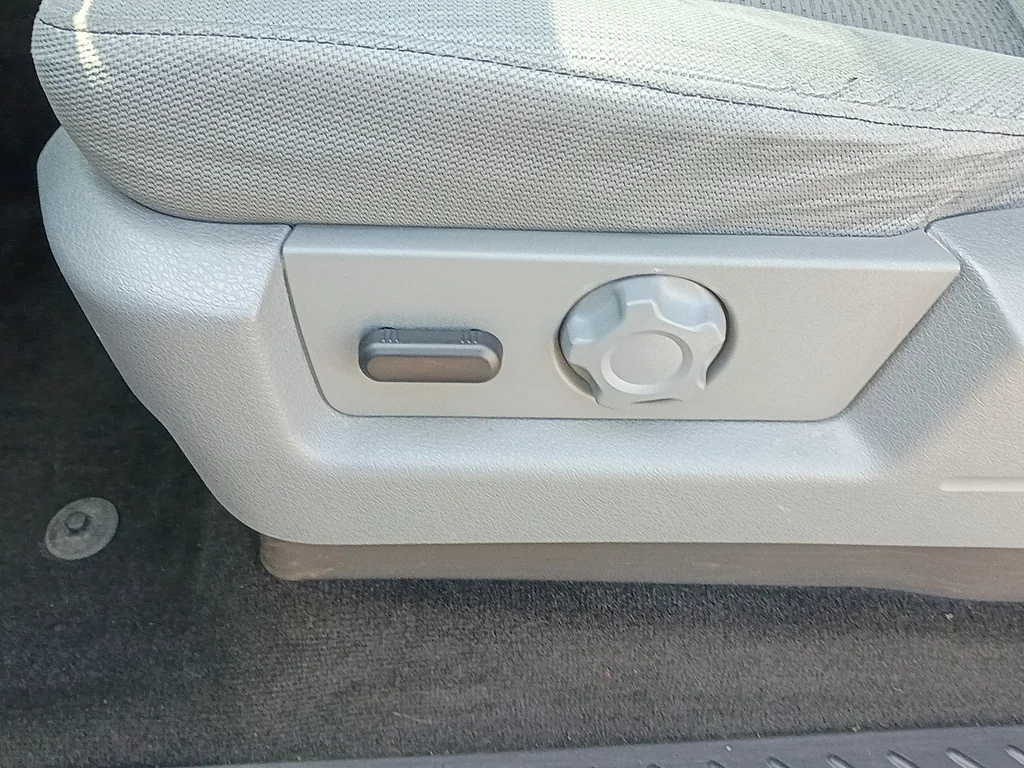 Used 2011 Ingot Silver Metallic Ford XLT image 17