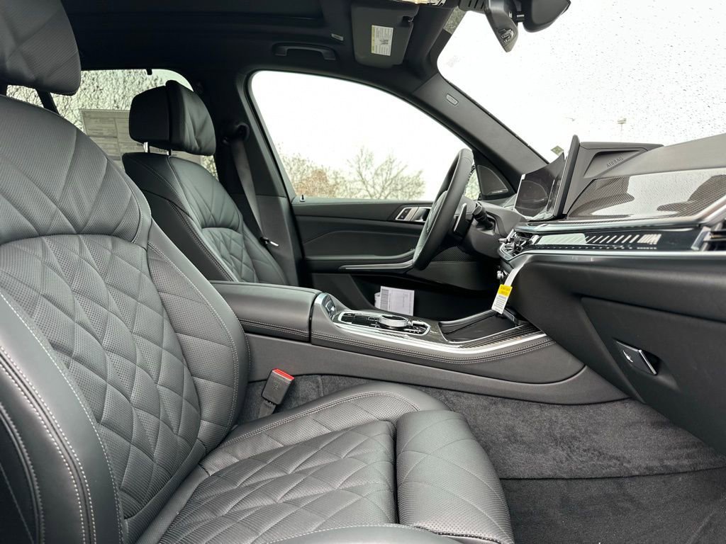 New 2026 Black Sapphire Metallic BMW M60i image 23