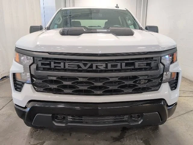 Used 2024 Summit White Chevrolet Custom Trail Boss image 2