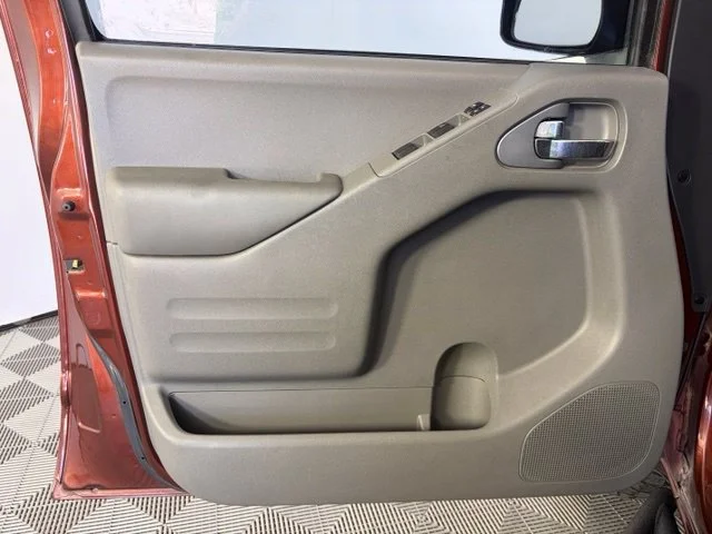 Used 2016 Brown Nissan SV image 113