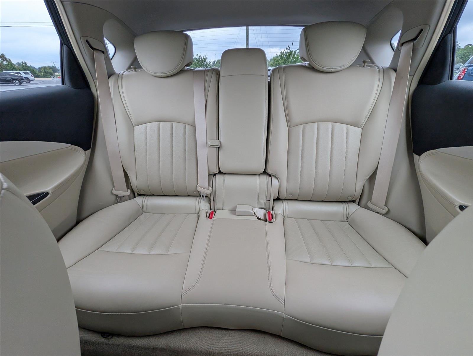 Used 2017 Majestic White INFINITI RWD image 13