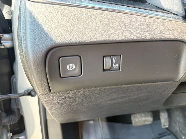 Used 2023  Buick Essence image 24