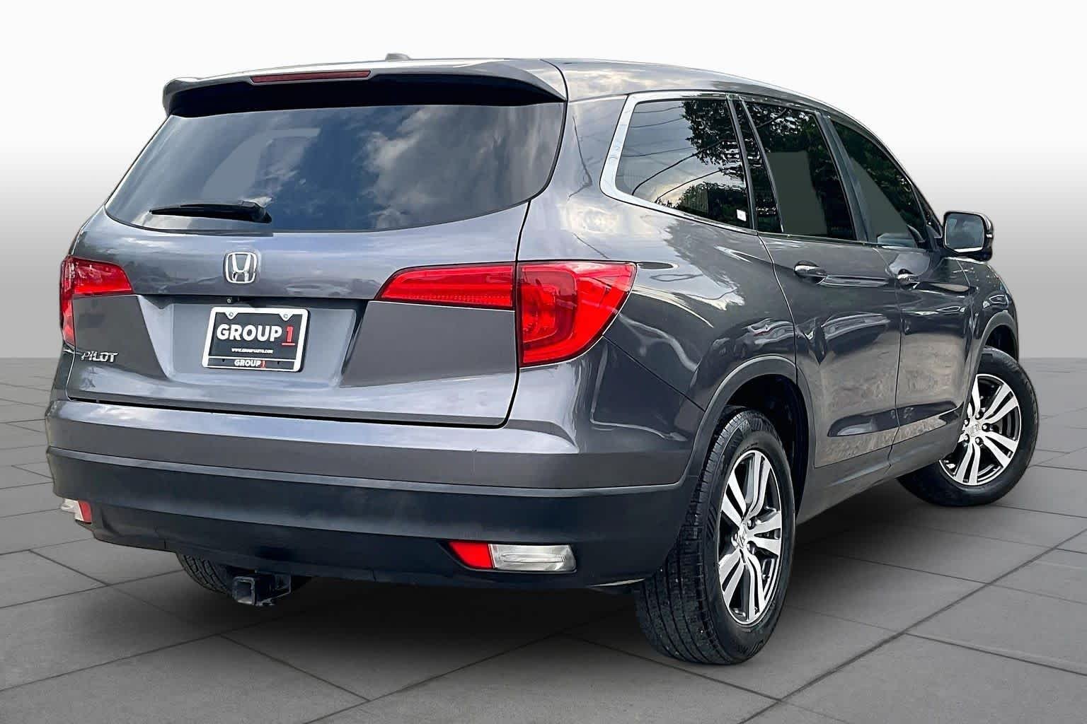 Used 2017  Honda EX image 13