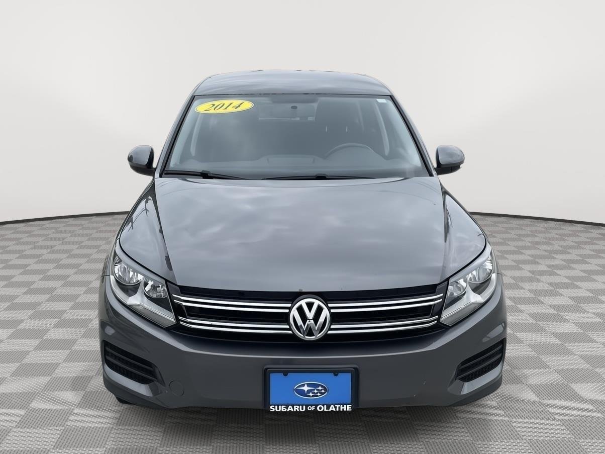 Used 2014 Pepper Gray Metallic Volkswagen SE image 10