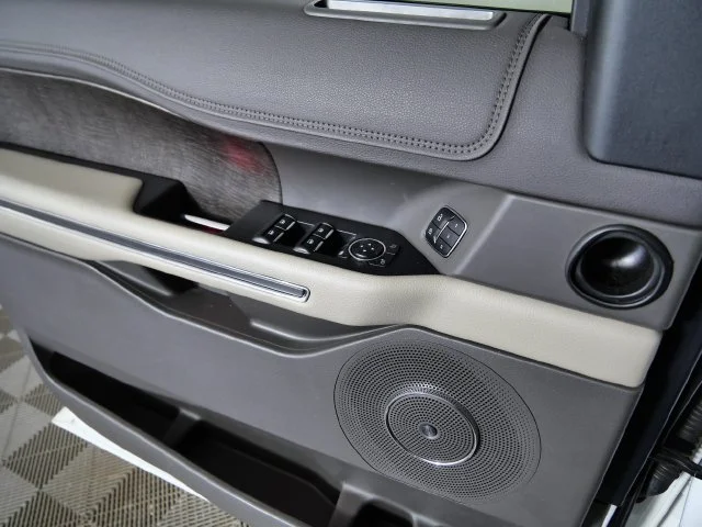 Used 2018 White Ford Limited image 29