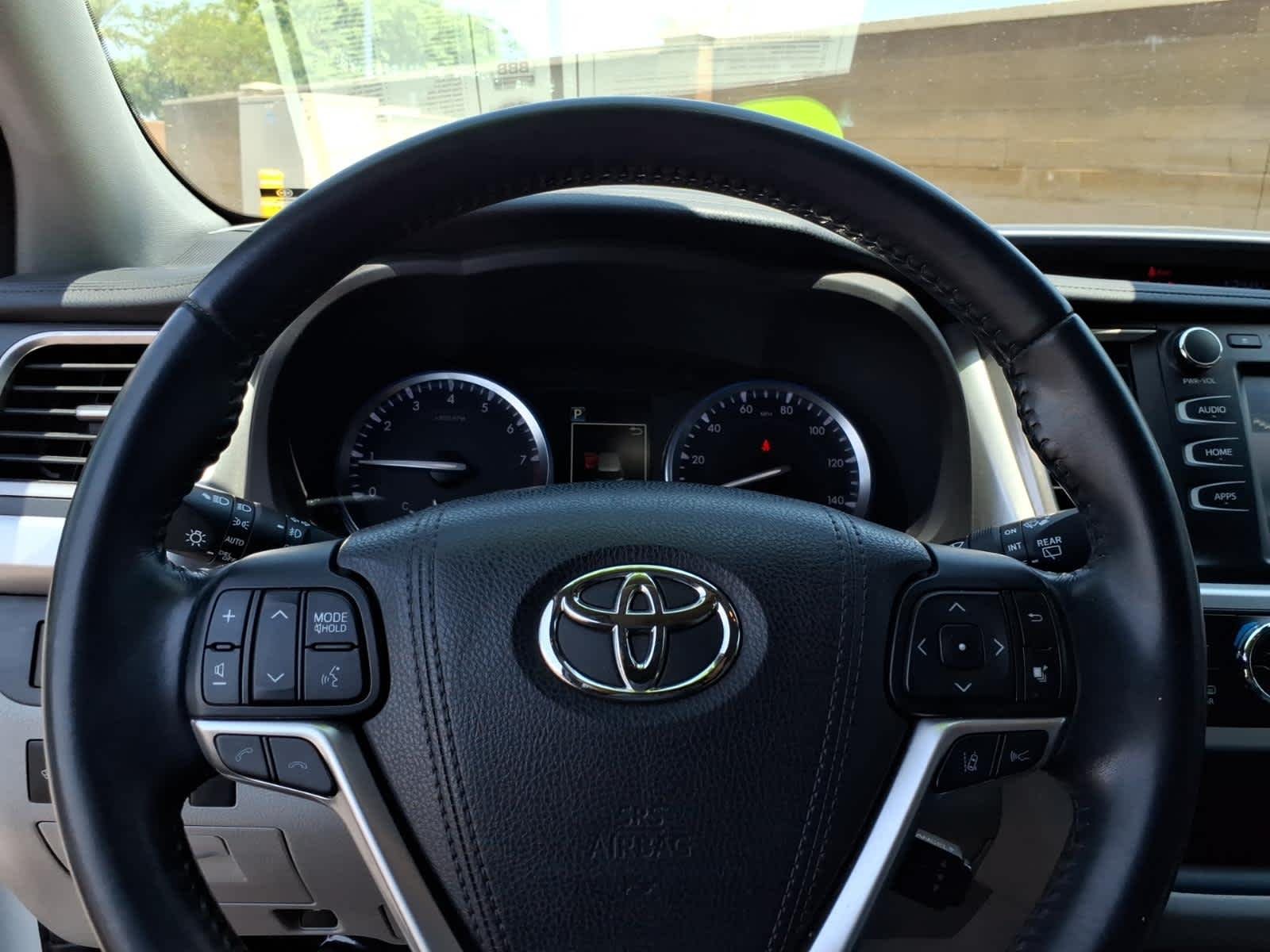 Used 2017 Blizzard Pearl Toyota XLE image 33