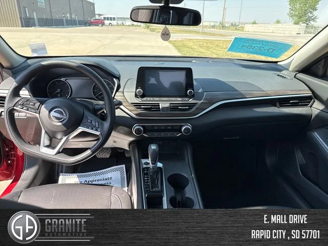 2025 Nissan Altima SV - Photo 13