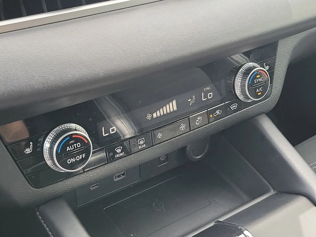 Used 2024  Mitsubishi SE image 31