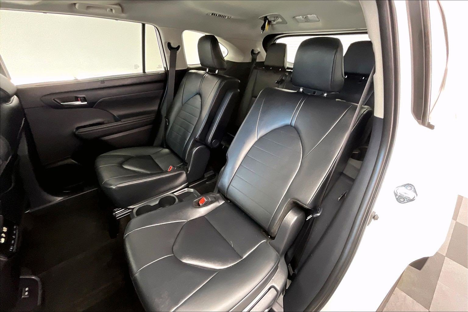 Used 2026 Wind Chill Pearl Toyota XLE image 20