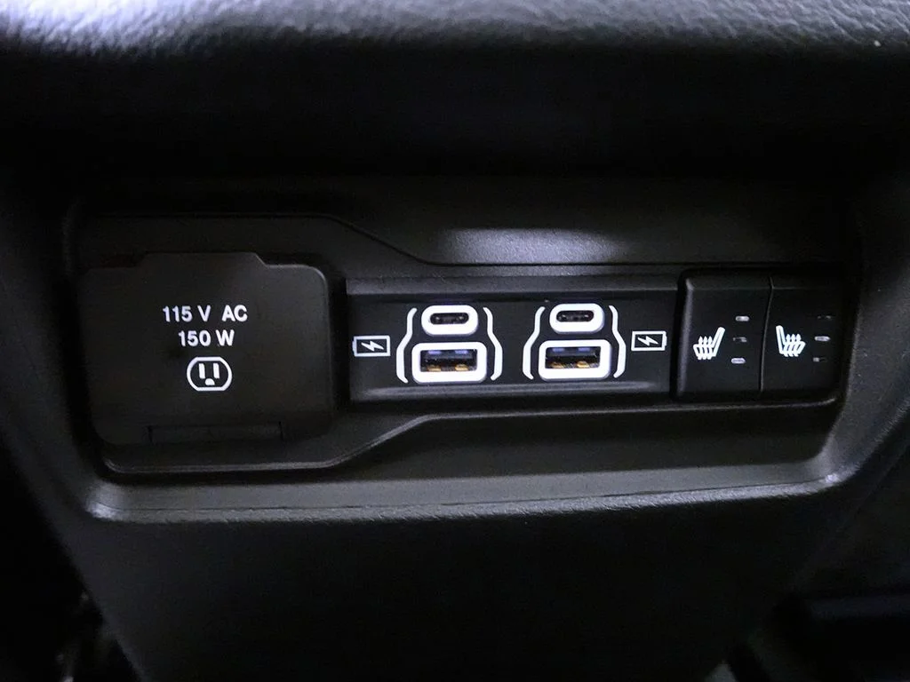 Certified Used 2022 Diamond Black Jeep Overland image 15