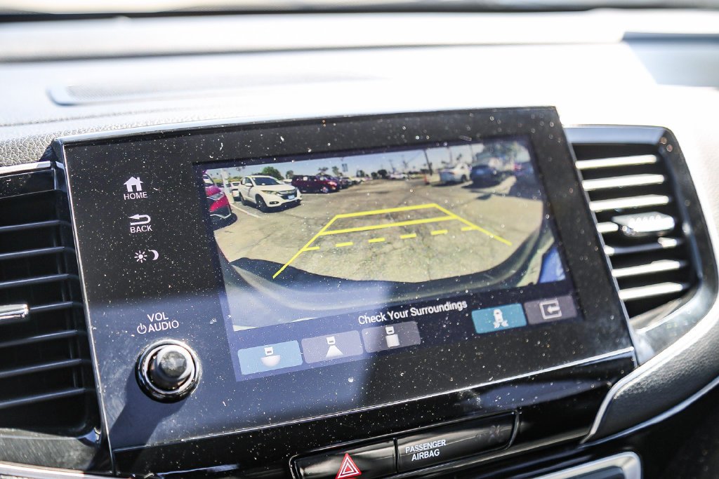 Used 2019 Modern Steel Metallic Honda Touring image 25