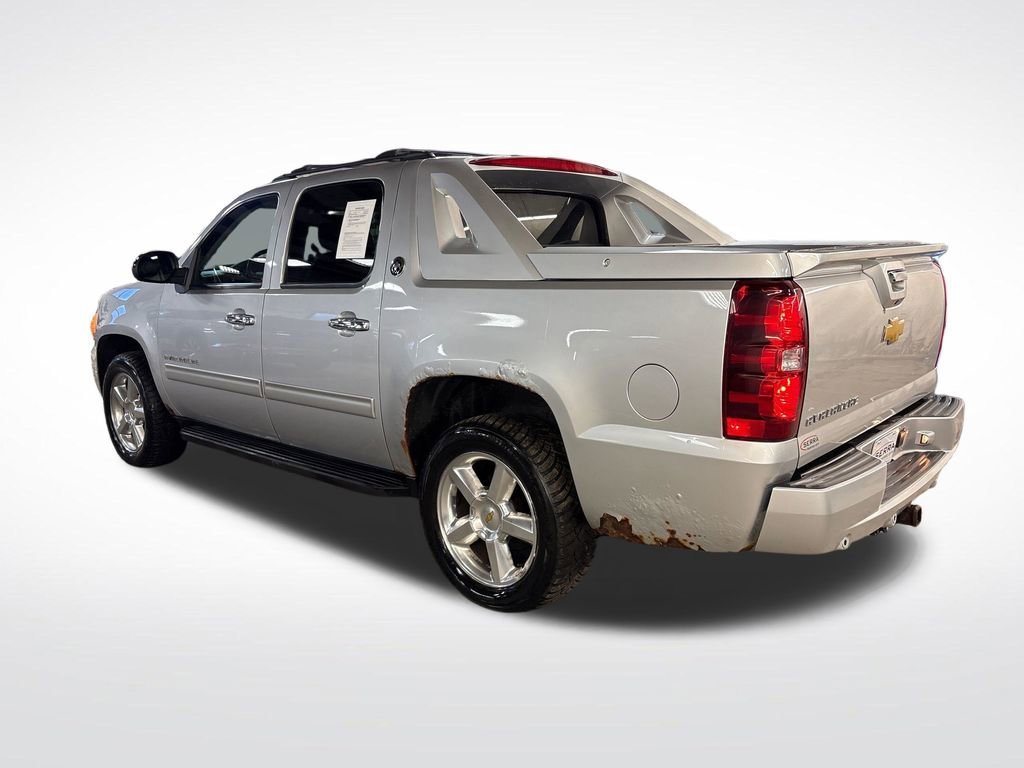 Used 2013 SILVER ICE METALLIC Chevrolet LT image 3