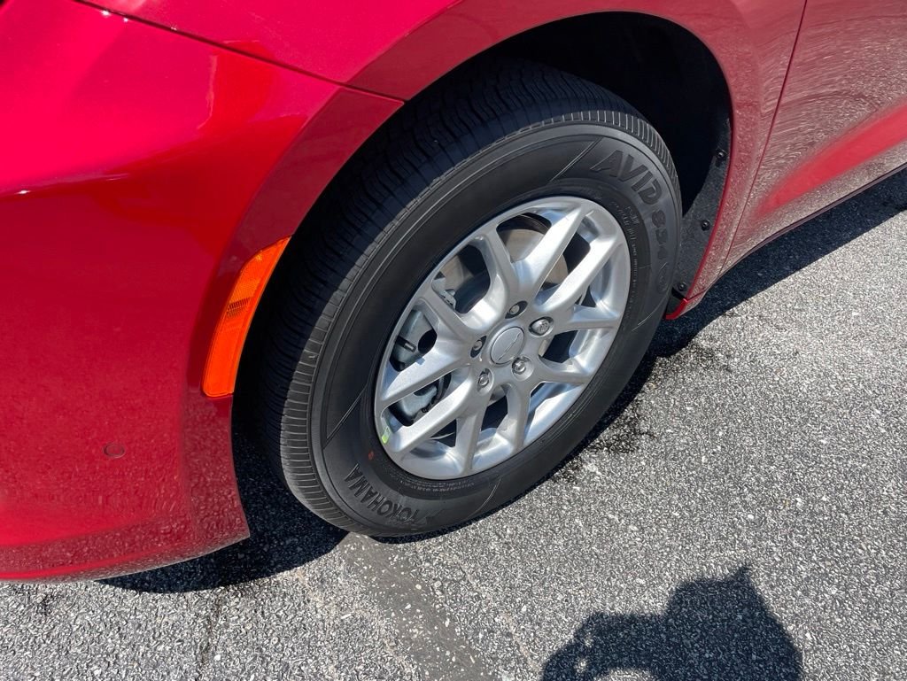New 2027 Red Hot Pearl-Coat Exterior Paint Chrysler Select image 8