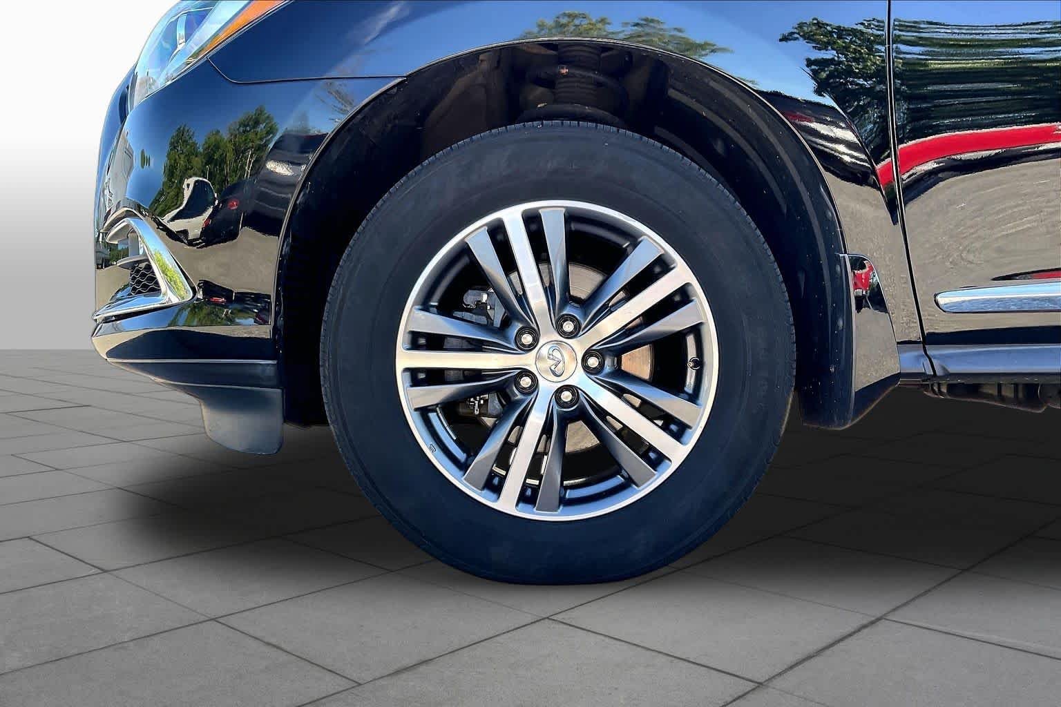 Used 2020 Black Obsidian INFINITI LUXE image 10
