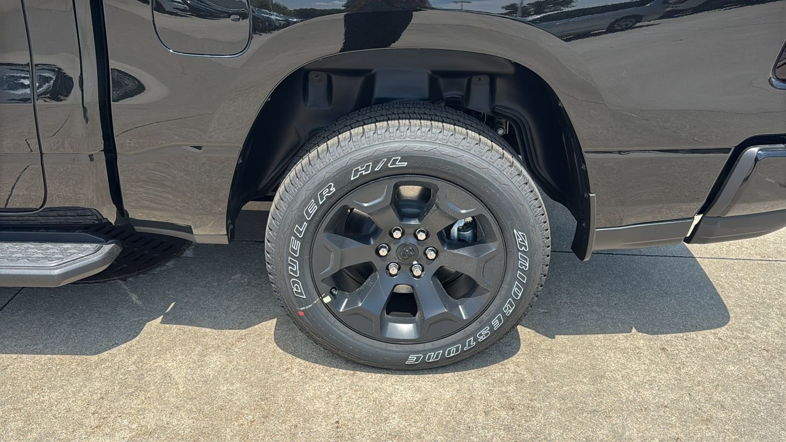 New 2026 Diamond Black Crystal Pearlcoat RAM Express image 9
