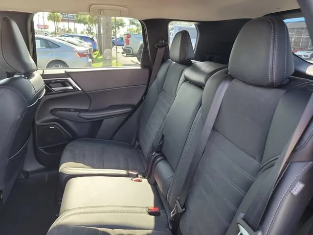 2025 Mitsubishi Outlander SE - Photo 13