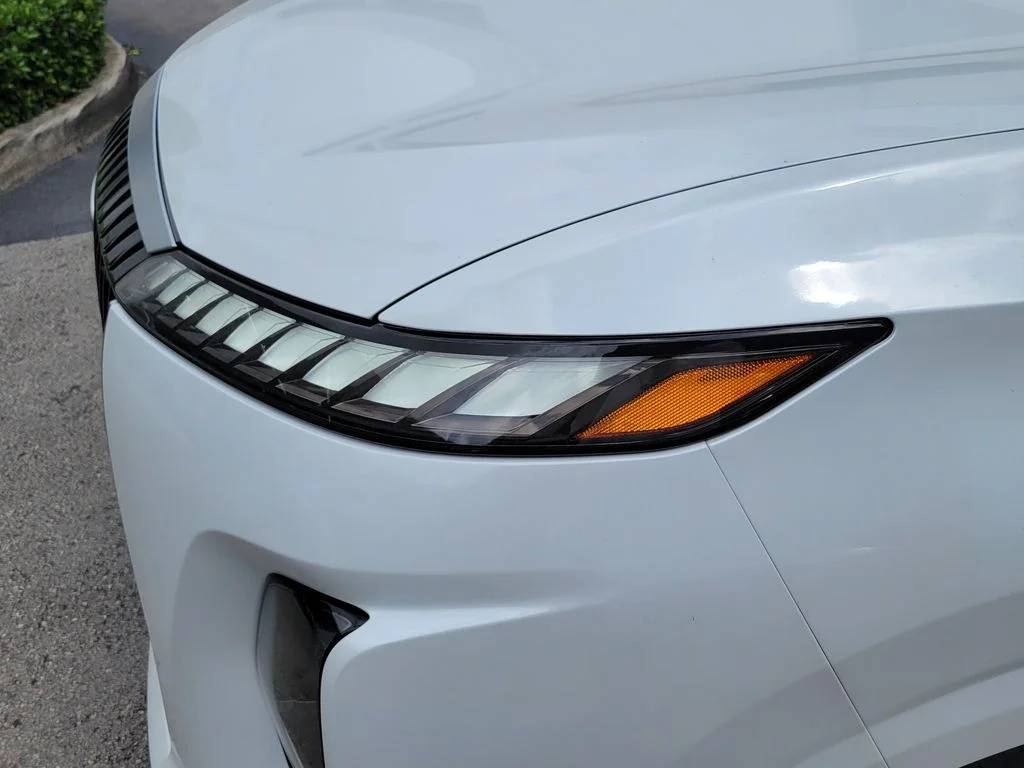 New 2027 RADIANT WHITE INFINITI Luxe 4WD image 9