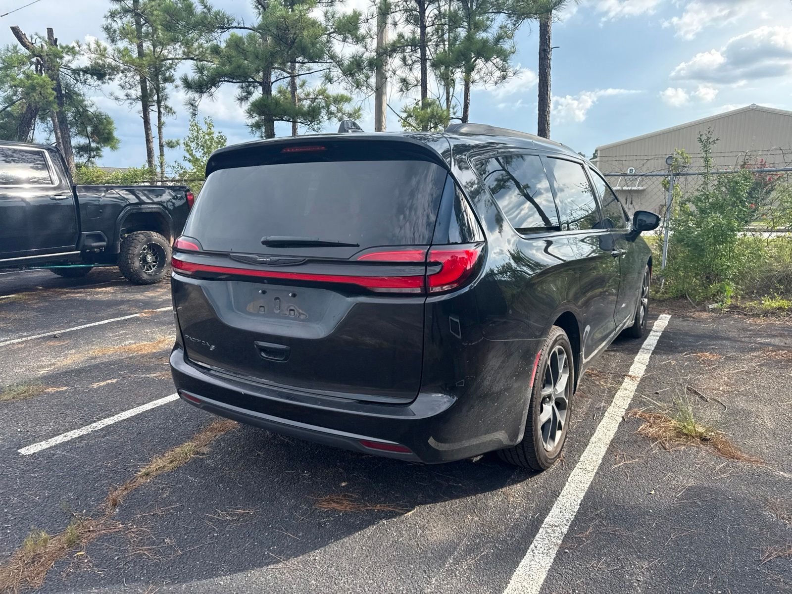 Used 2022 Black Chrysler Touring L image 7