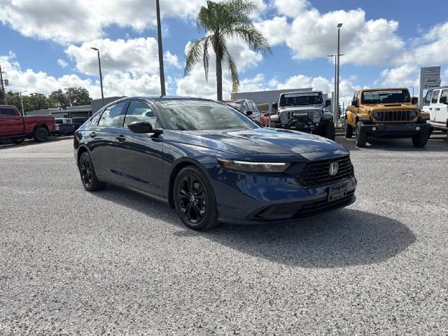 Used 2025  Honda SE image 2