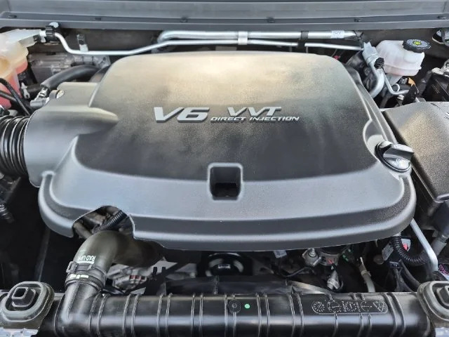 Used 2022 Black Chevrolet Z71 image 37