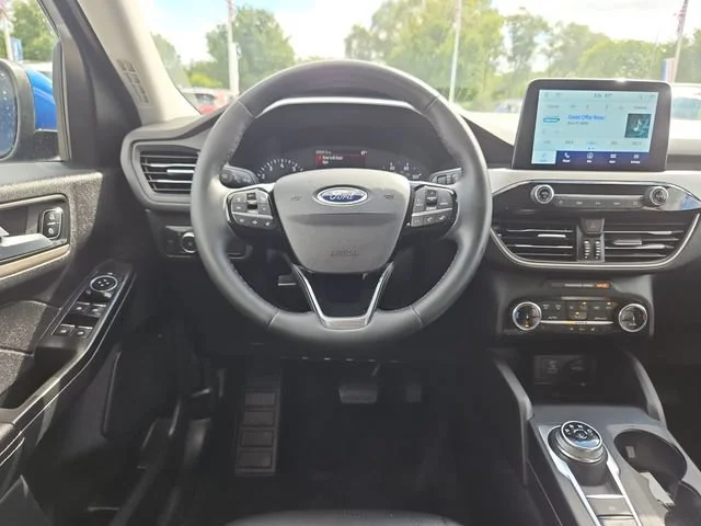 Used 2022  Ford SEL image 14
