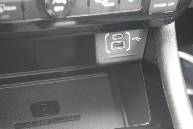 Used 2023 Silver Jeep Limited image 12