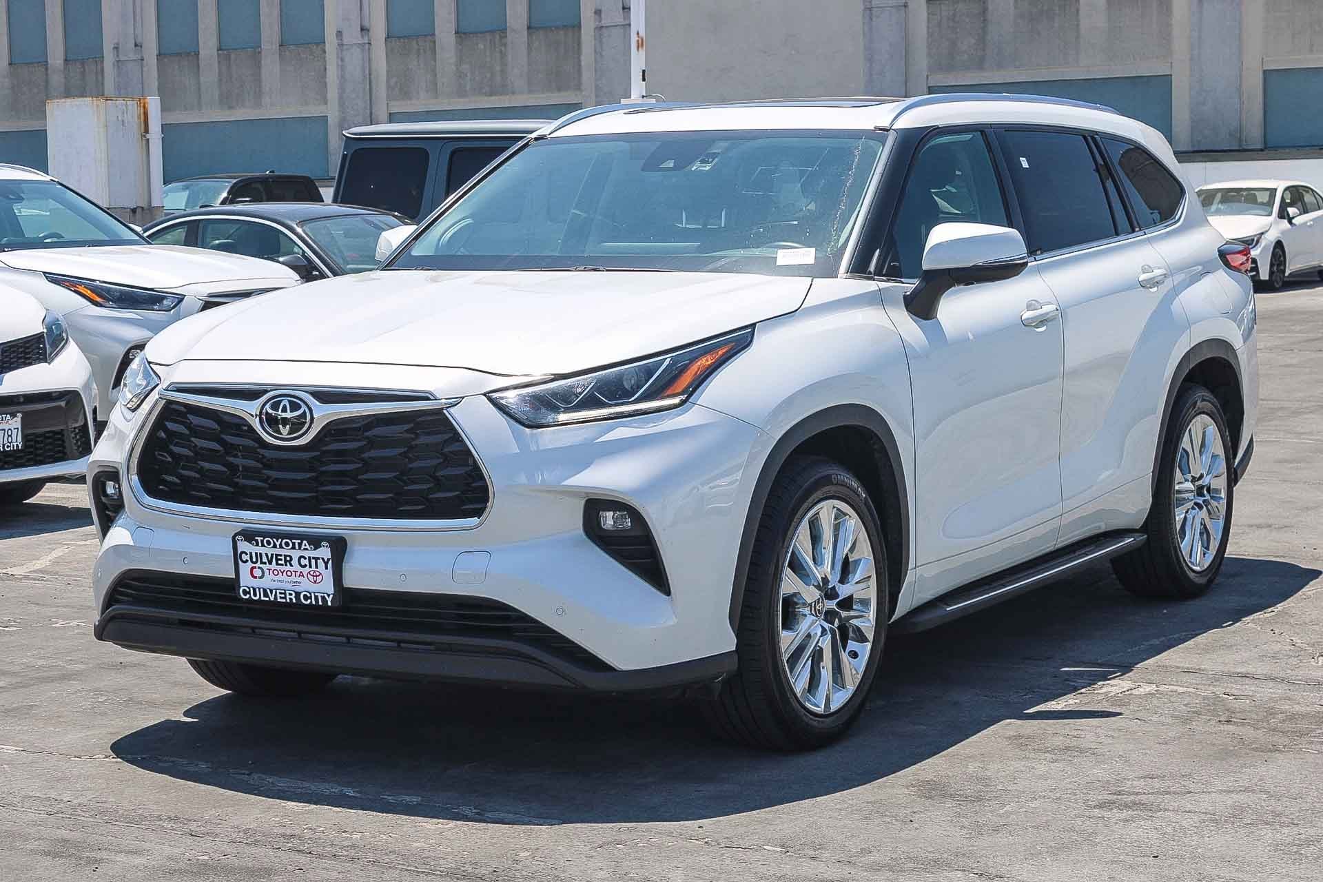 Used 2023 Wind Chill Pearl Toyota Limited image 3