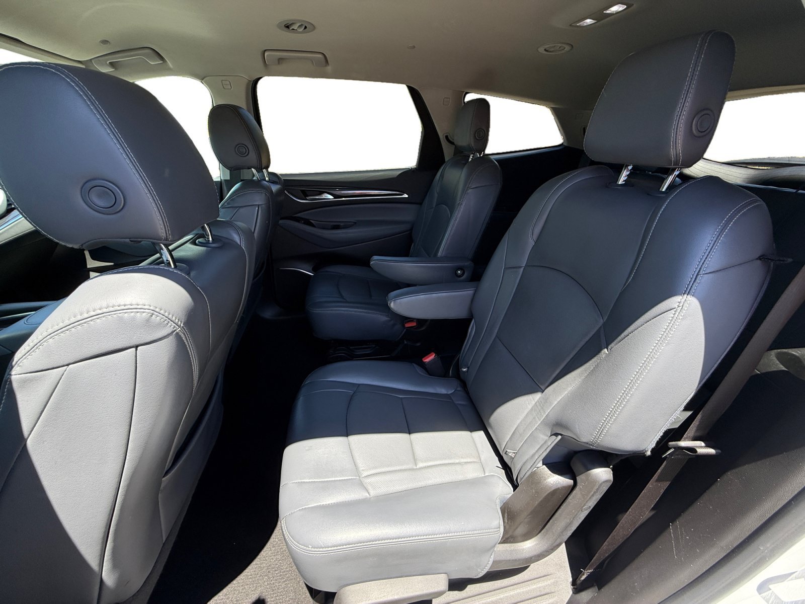 Used 2018 Summit White Buick Essence image 16