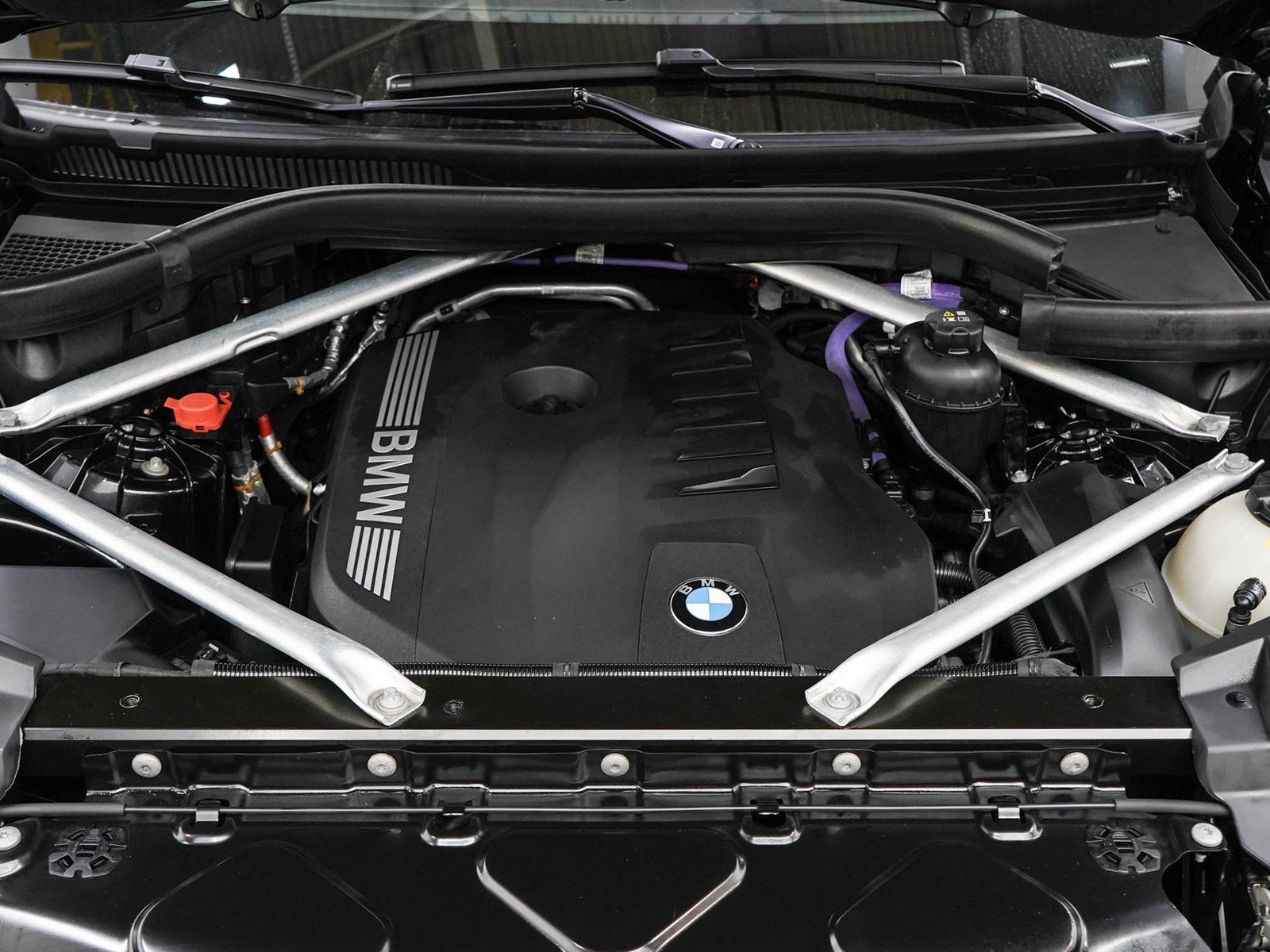 Used 2024  BMW xDrive40i Sports Activity Coupe image 33