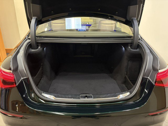 New 2026 Emerald Green Metallic Mercedes-Benz S 580 image 45