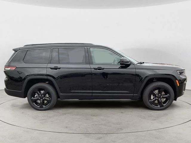 New 2026 Diamond Black Crystal Pearlcoat Jeep L LIMITED 4X4 image 7