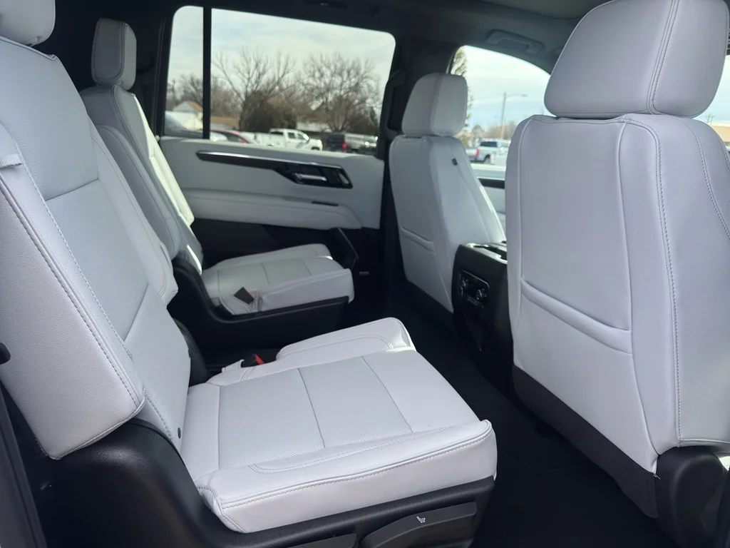 2026 Chevrolet Suburban Premier - Photo 19