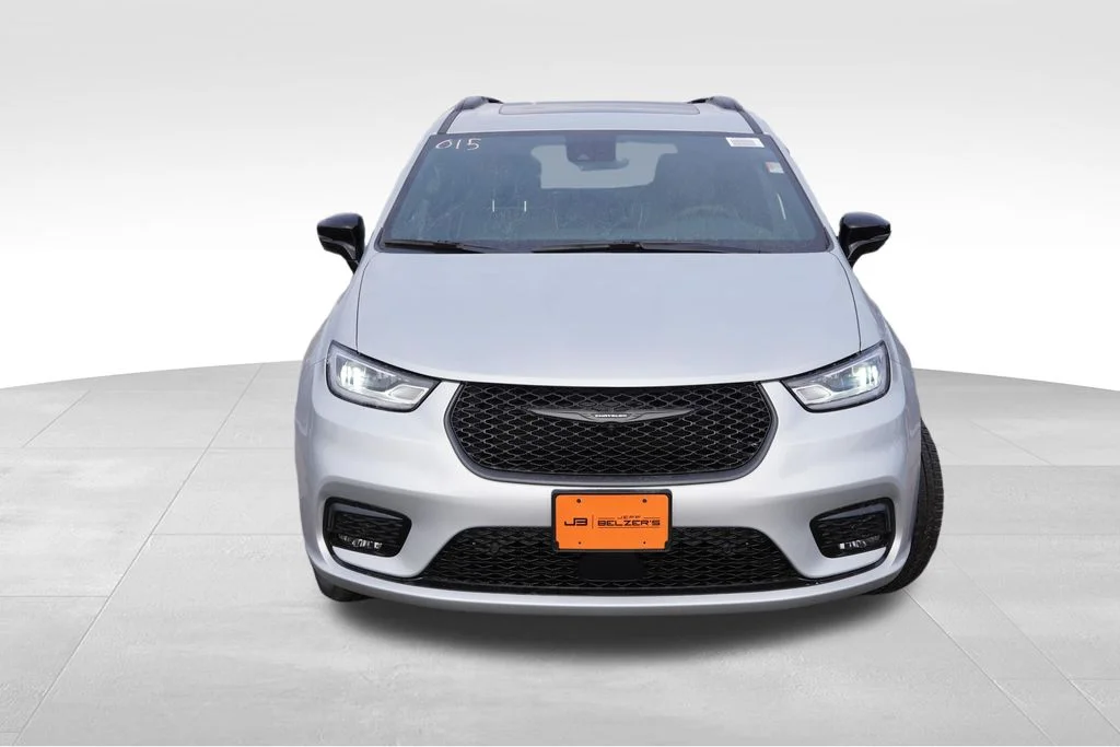 New 2026 Silver Mist Clear-Coat Exterior Paint Chrysler Limited image 9
