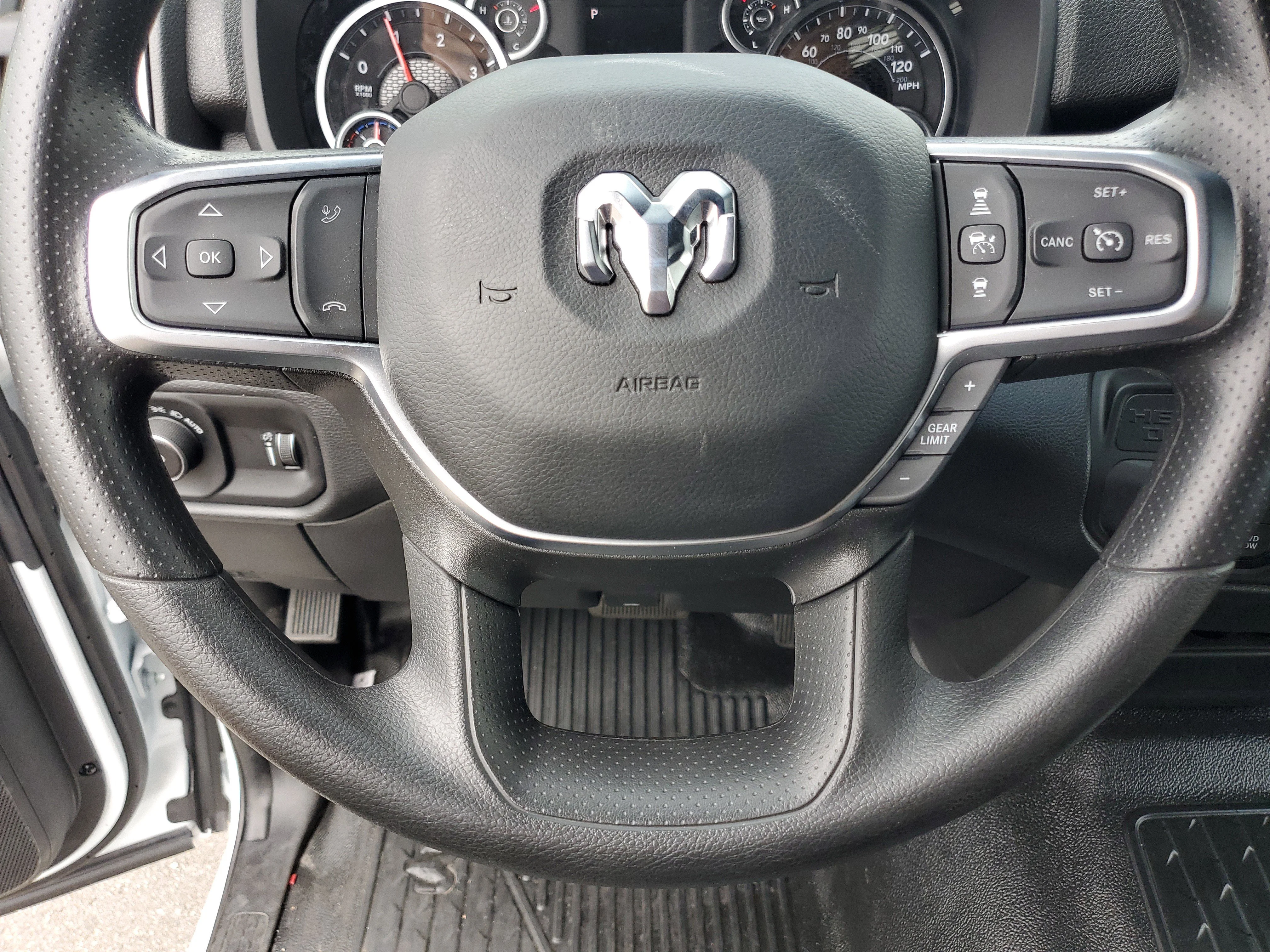 New 2025 Bright White Clearcoat RAM Tradesman image 27
