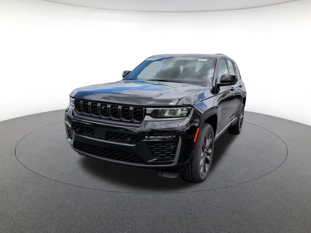 New 2026 Diamond Black Crystal Pearl-Coat Exterior Paint Jeep Limited image 12