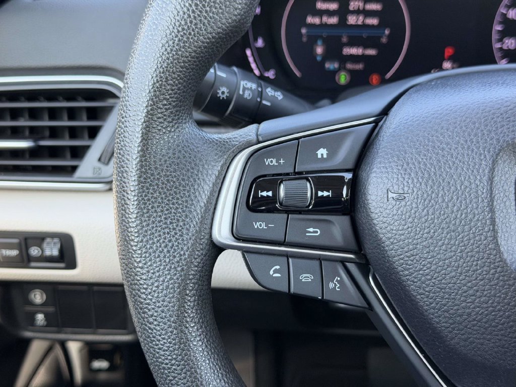 Used 2018 White Honda EX image 8