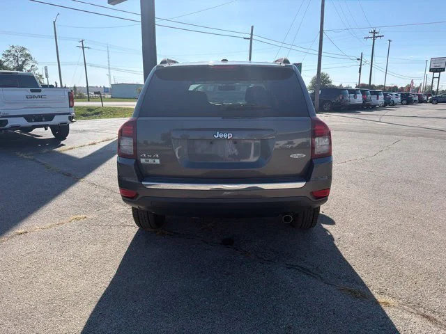 Used 2017 Gray Jeep Latitude image 7