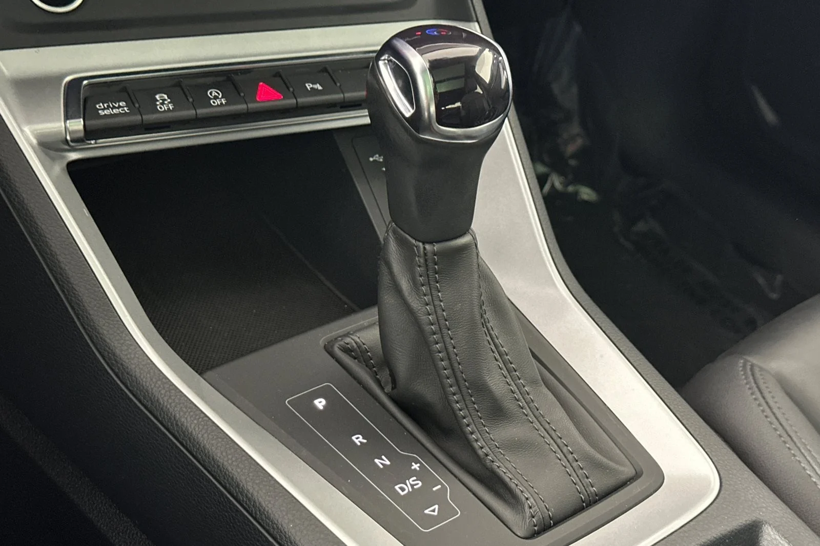 Used 2022 Mythos Black Metallic Audi Premium 40 TFSI quattro image 20