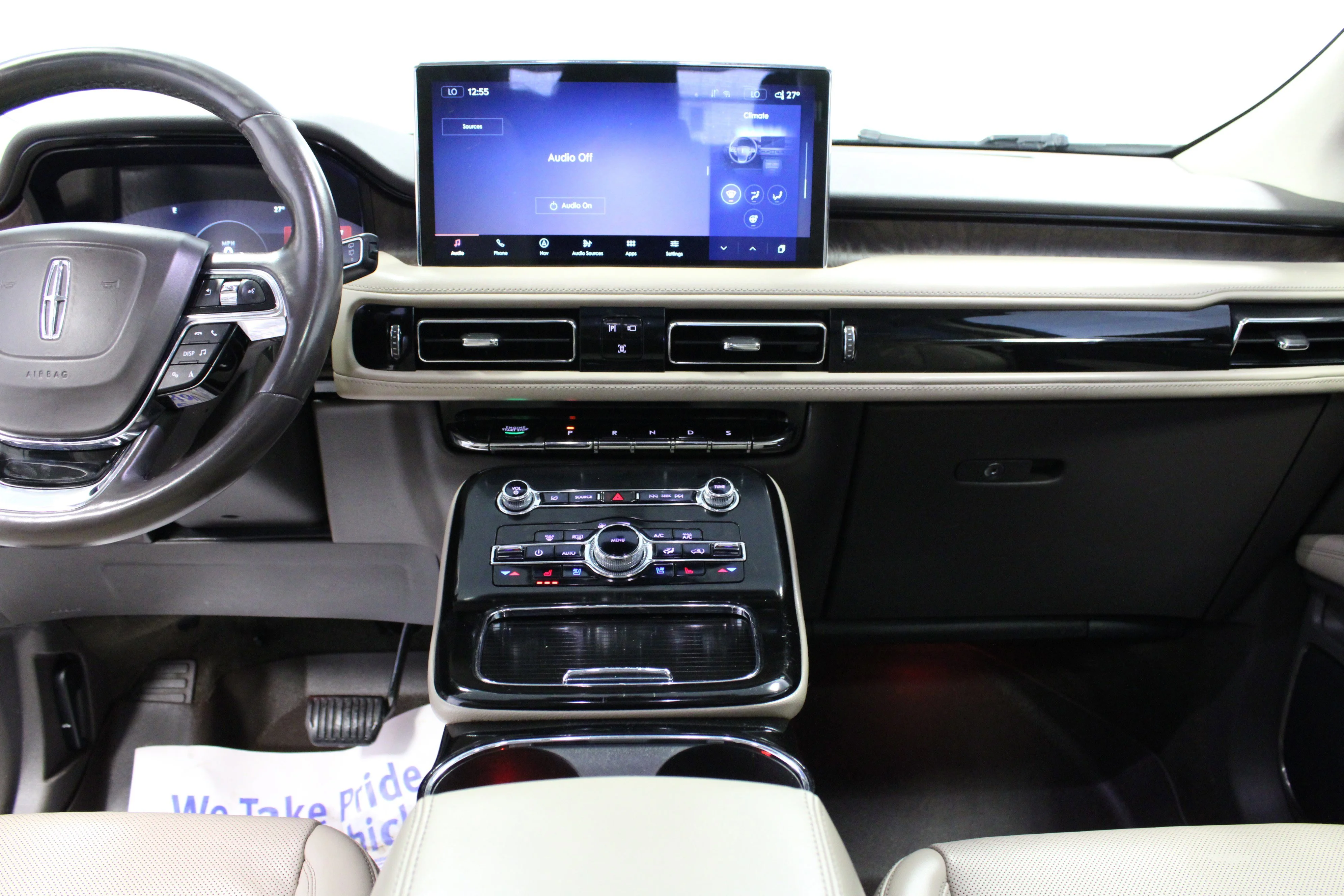 Used 2021 Pristine White Lincoln Reserve image 18