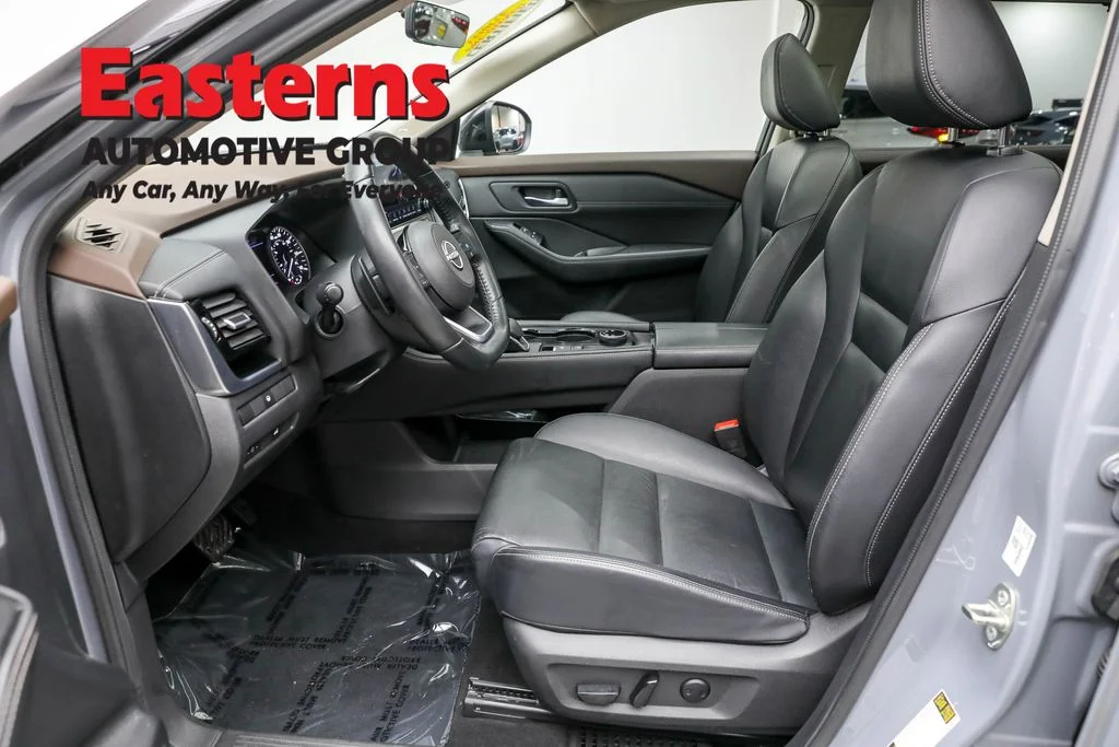 Used 2023 Gray Nissan SL image 13
