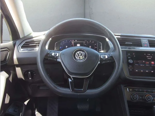 Used 2020 Deep Black Pearl Volkswagen  image 24