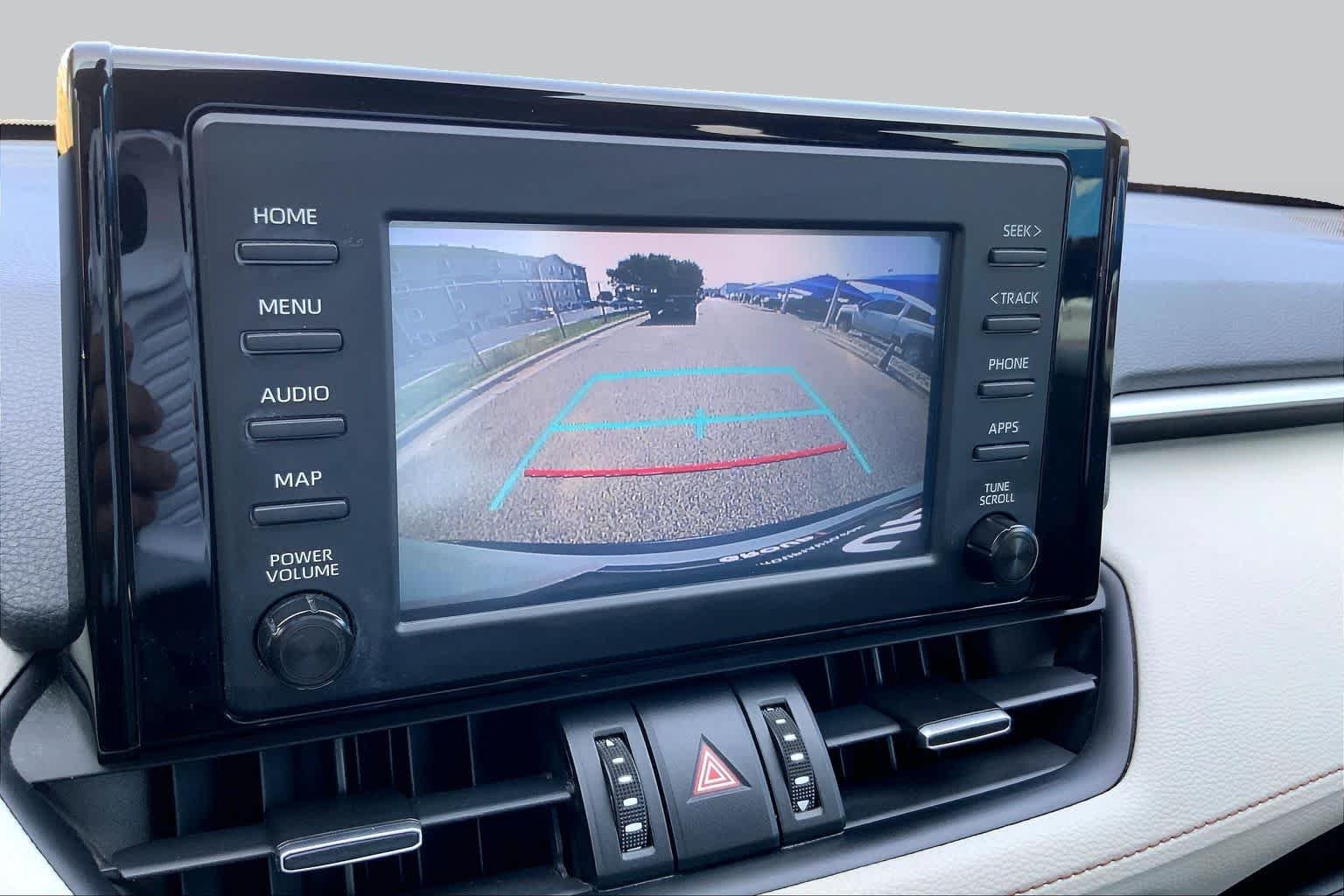 Used 2019 Lunar Rock Toyota XLE Premium image 27