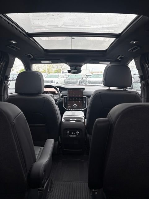 Used 2025 Red GMC AT4 image 34