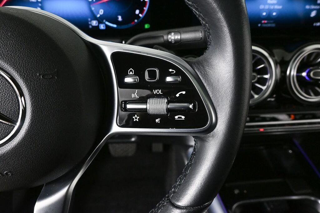 Used 2022 Cosmos Black Metallic Mercedes-Benz GLA 250 image 11